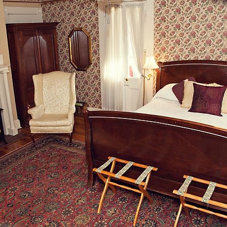 The Carriage Inn Bed And Breakfast Чарлз-Таун Екстер'єр фото