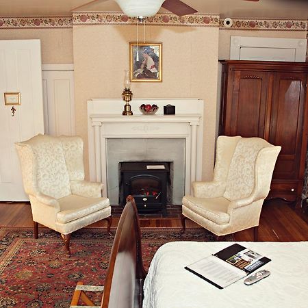 The Carriage Inn Bed And Breakfast Чарлз-Таун Екстер'єр фото
