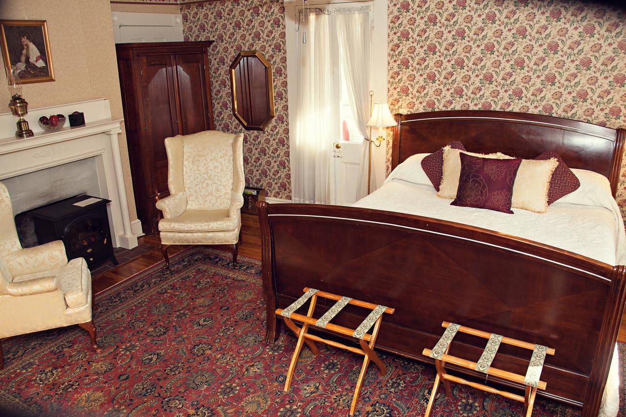 The Carriage Inn Bed And Breakfast Чарлз-Таун Екстер'єр фото